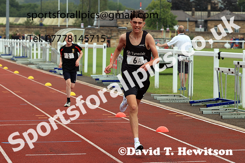 BBoys 1500 metres, 2025 Northumberland Schools Track and Fields, Wentworth, Hexham. Photo: David T. Hewitson/Sports for All Pics
